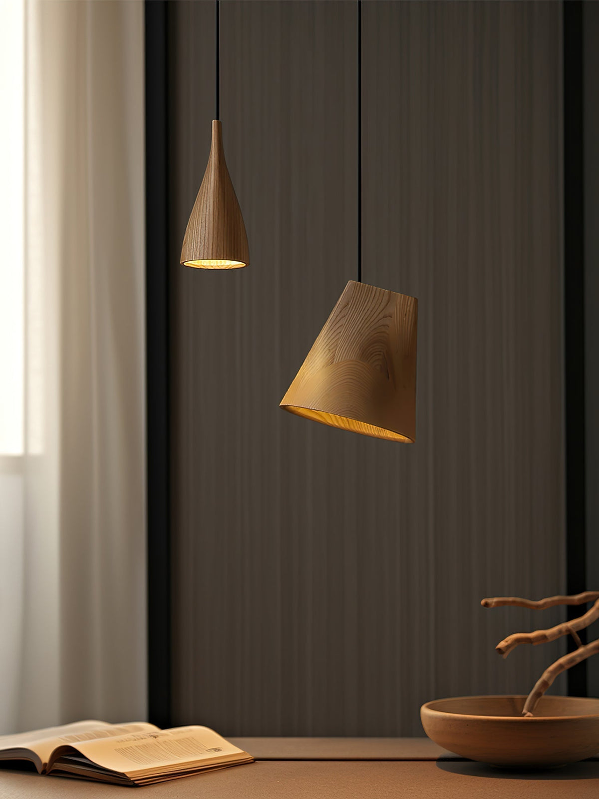 Ivarara asymmetrische Pendelleuchte aus Holz