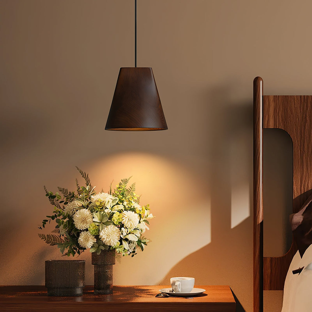 Ivarara asymmetrische Pendelleuchte aus Holz