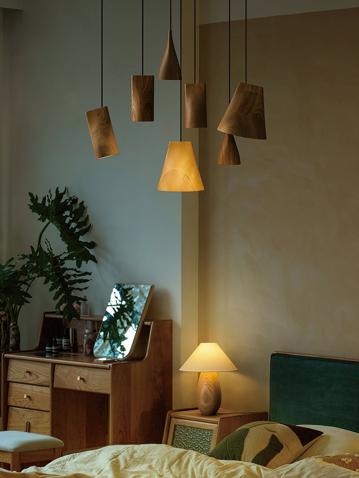 Ivarara asymmetrische Pendelleuchte aus Holz