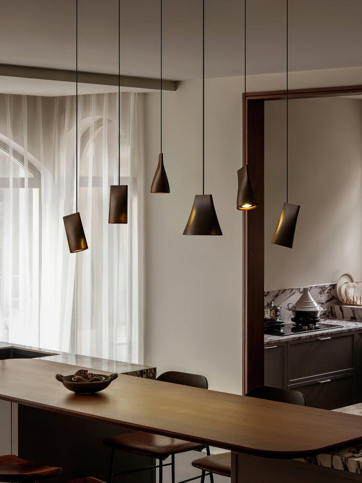 Ivarara asymmetrische Pendelleuchte aus Holz
