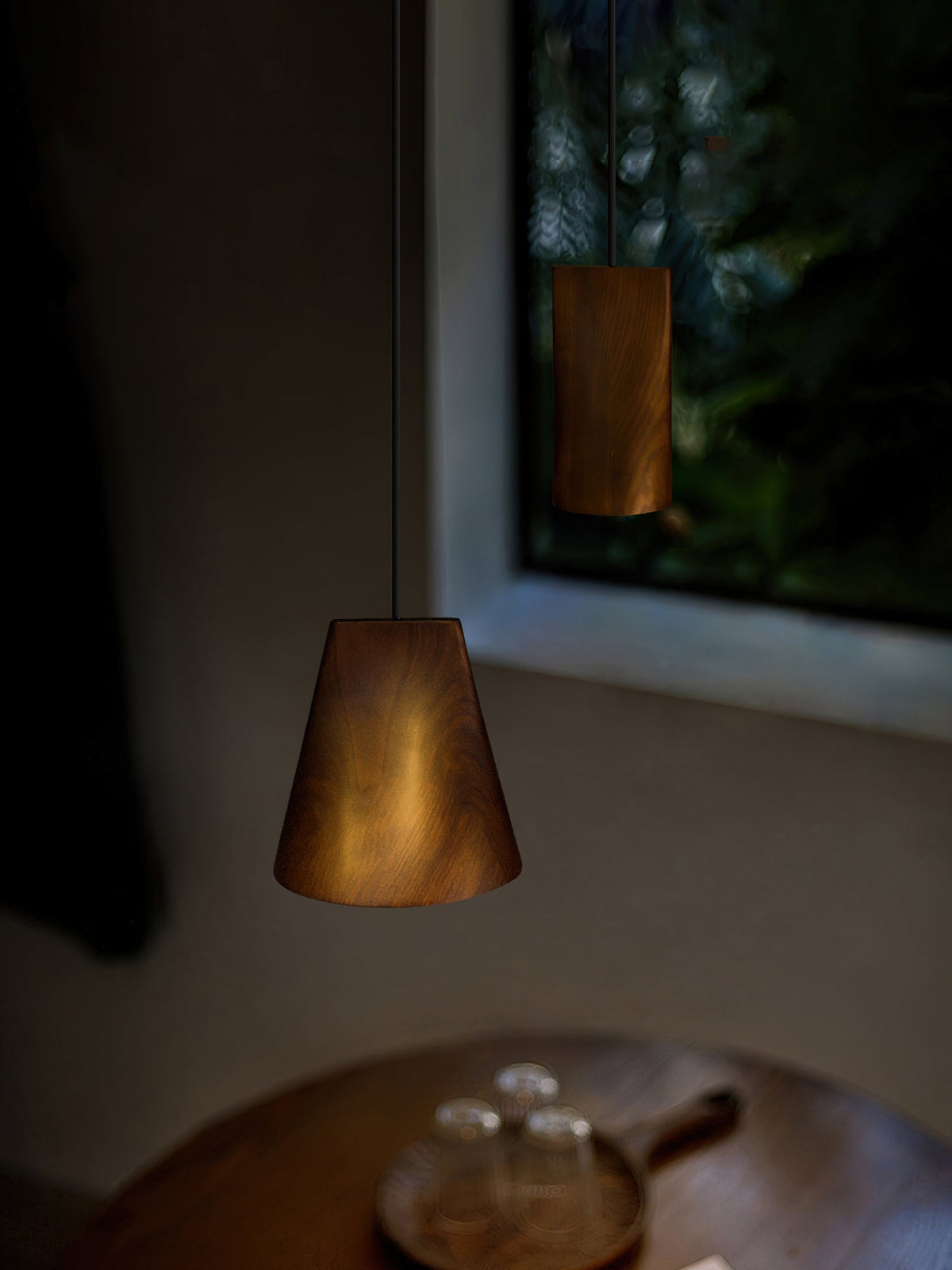 Ivarara asymmetrische Pendelleuchte aus Holz