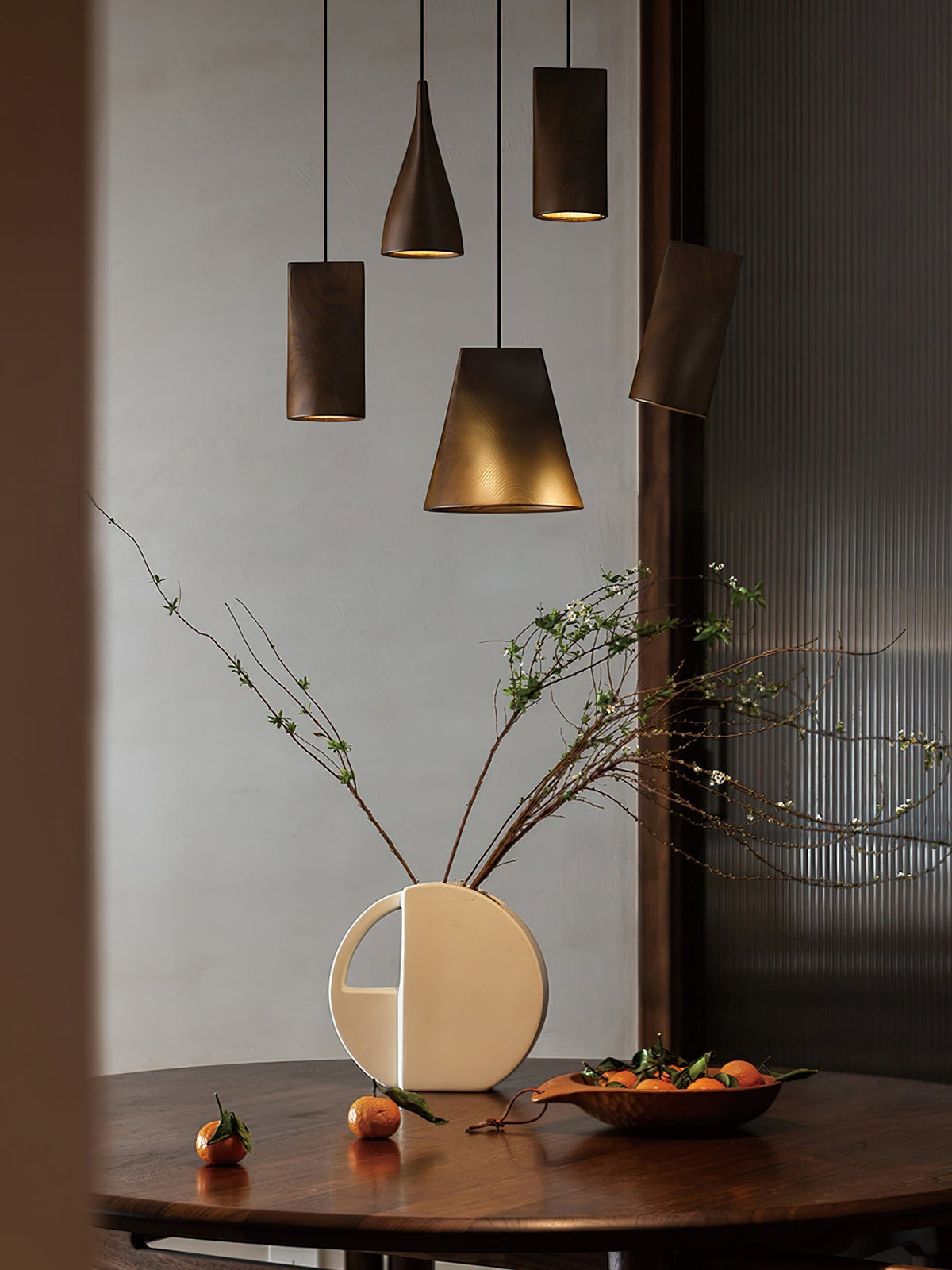 Ivarara asymmetrische Pendelleuchte aus Holz