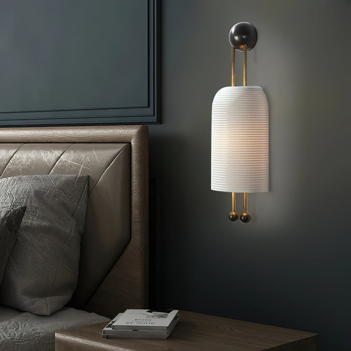 Bly Wandleuchte Opalglas Goldstäbe