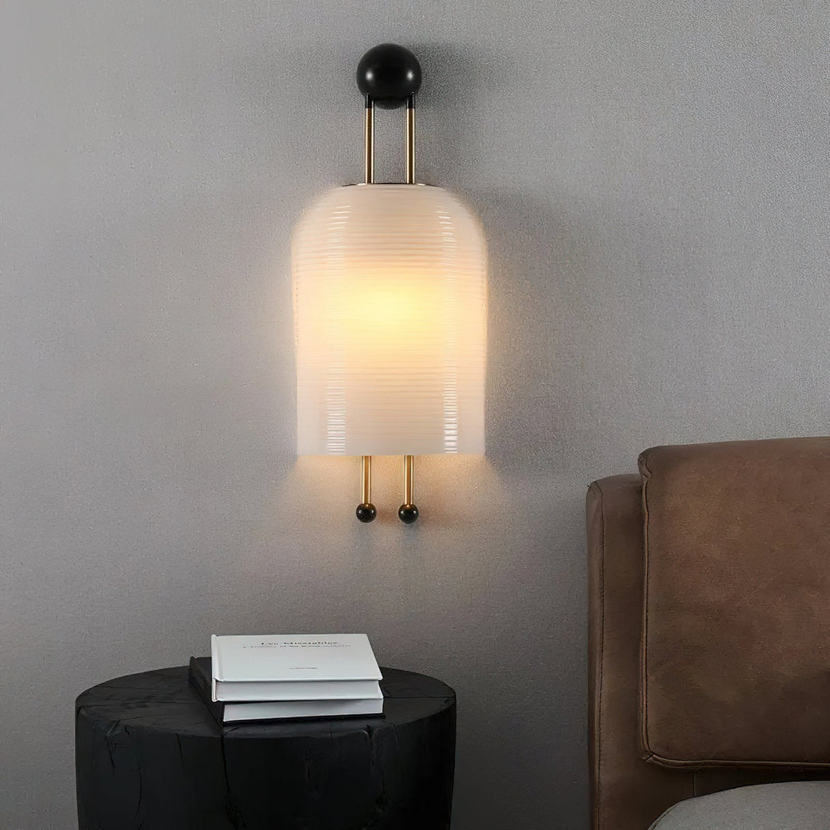 Bly Wandleuchte Opalglas Goldstäbe