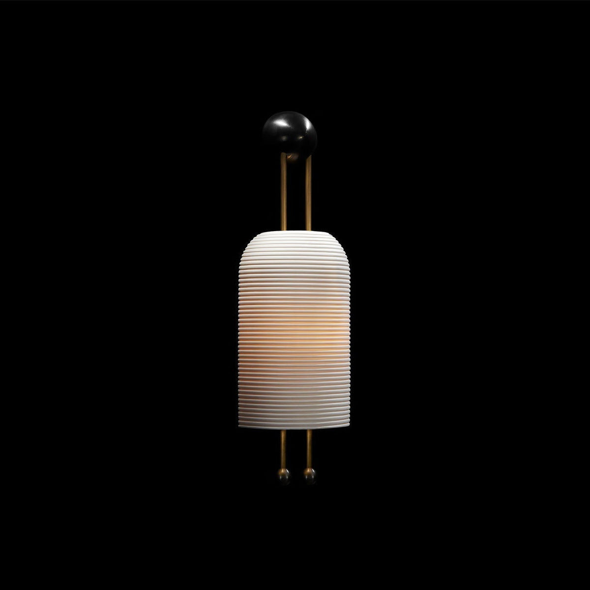 Bly Wandleuchte Opalglas Goldstäbe