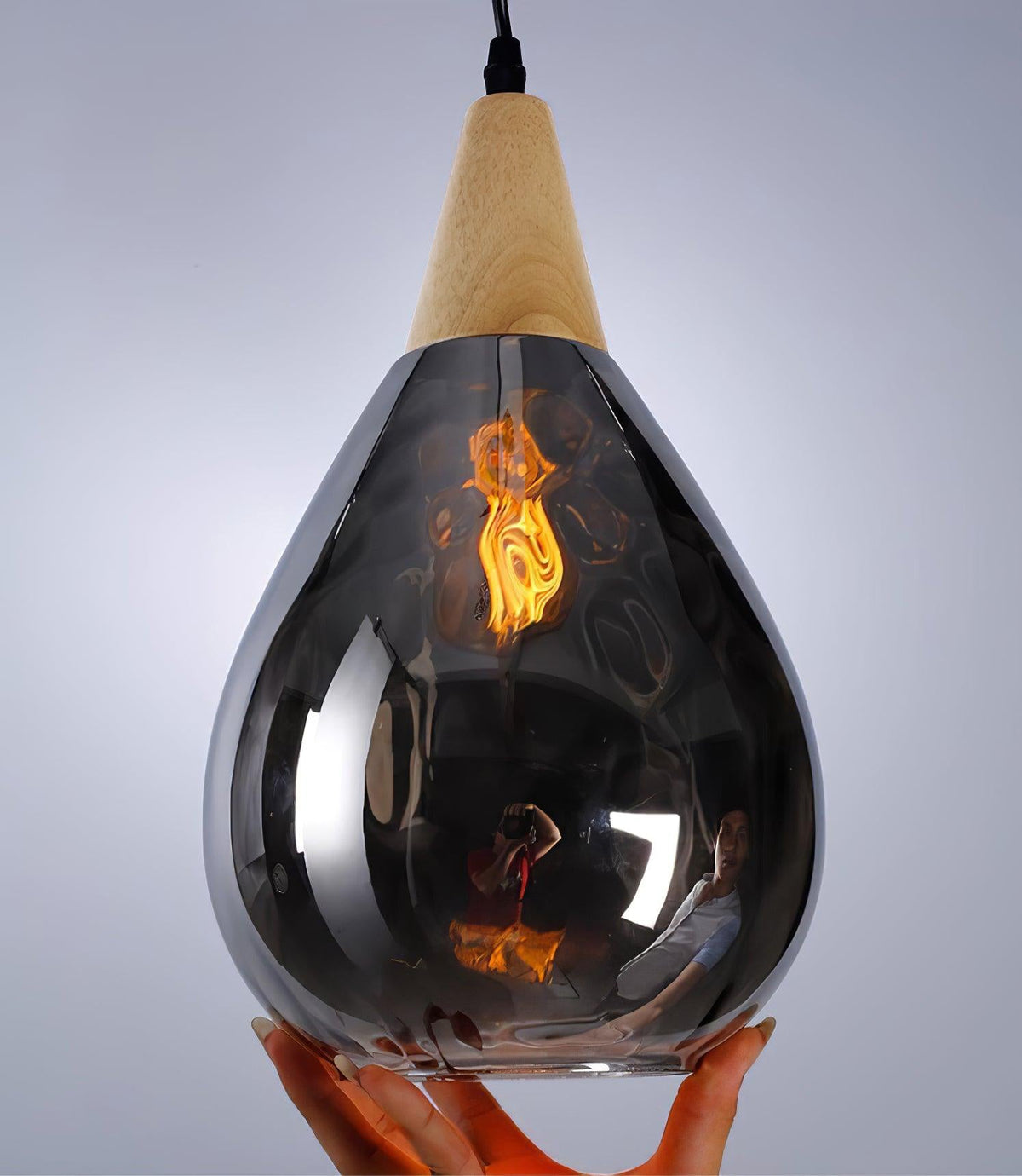 Rinisena Pendelleuchte aus klarem Glas und Holz im nordischen modernen Stil