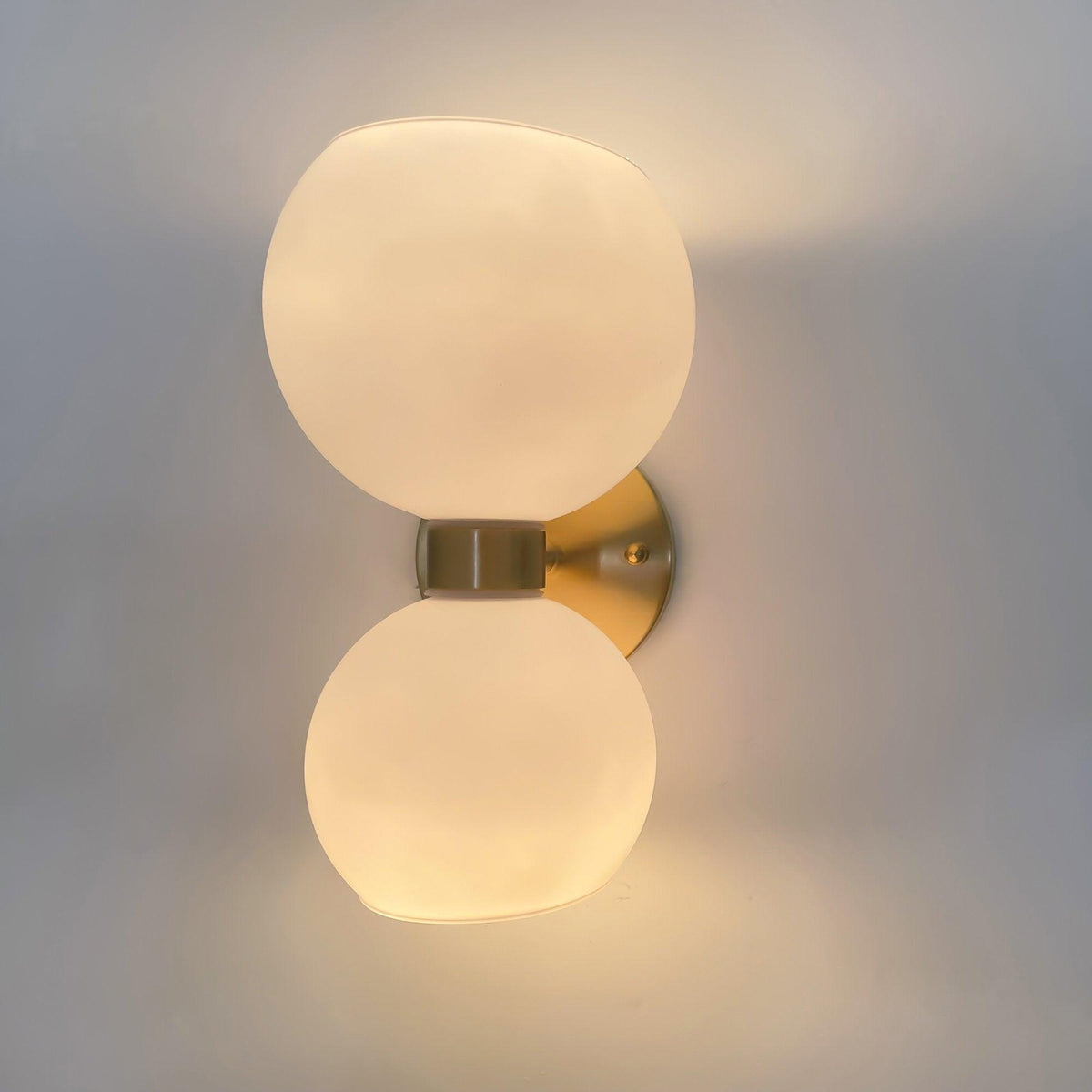 Umarion runde Wandleuchte aus Perlglas