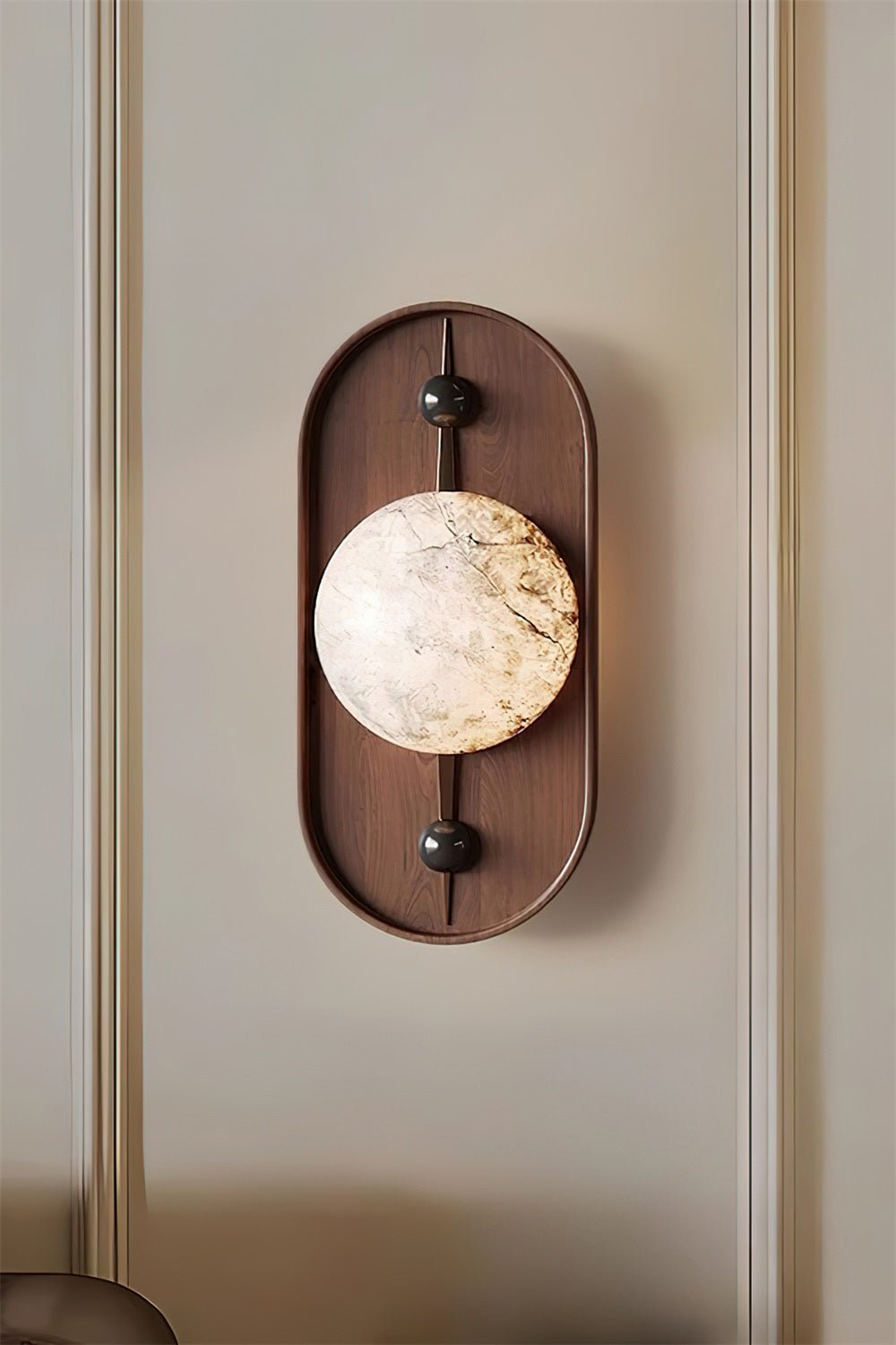 Lyvaran Oval Alabaster Wandleuchte mit Holzaufsatz