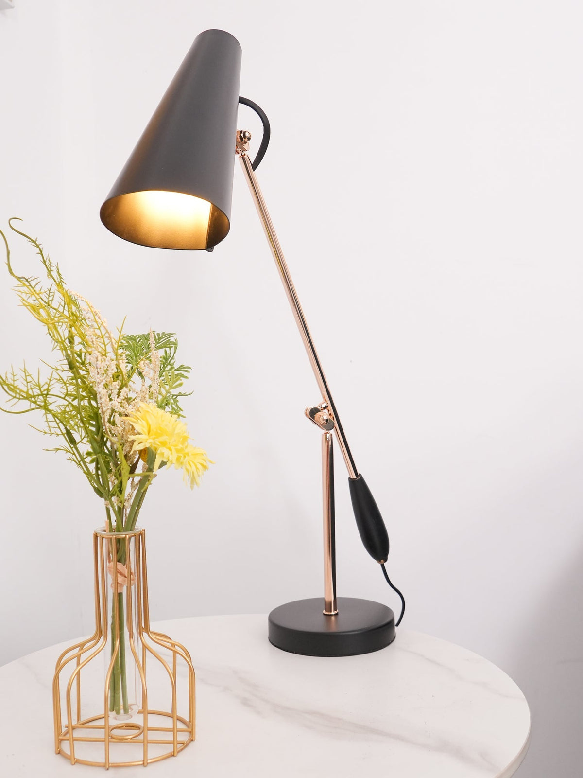 Orbix Steel Mid-Century-Tischlampe
