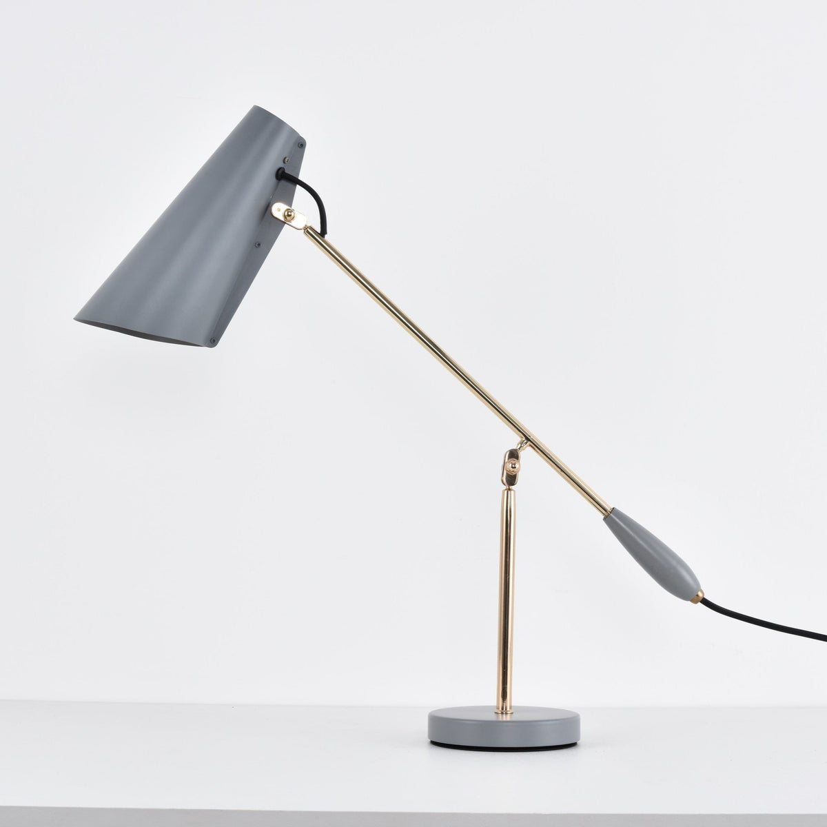 Orbix Steel Mid-Century-Tischlampe