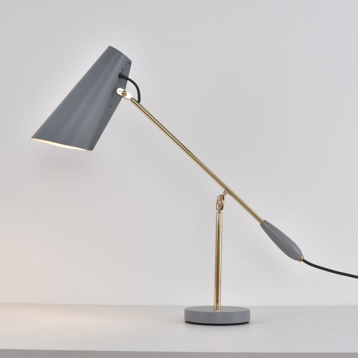 Orbix Steel Mid-Century-Tischlampe