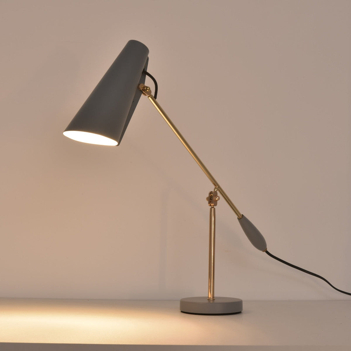 Orbix Steel Mid-Century-Tischlampe