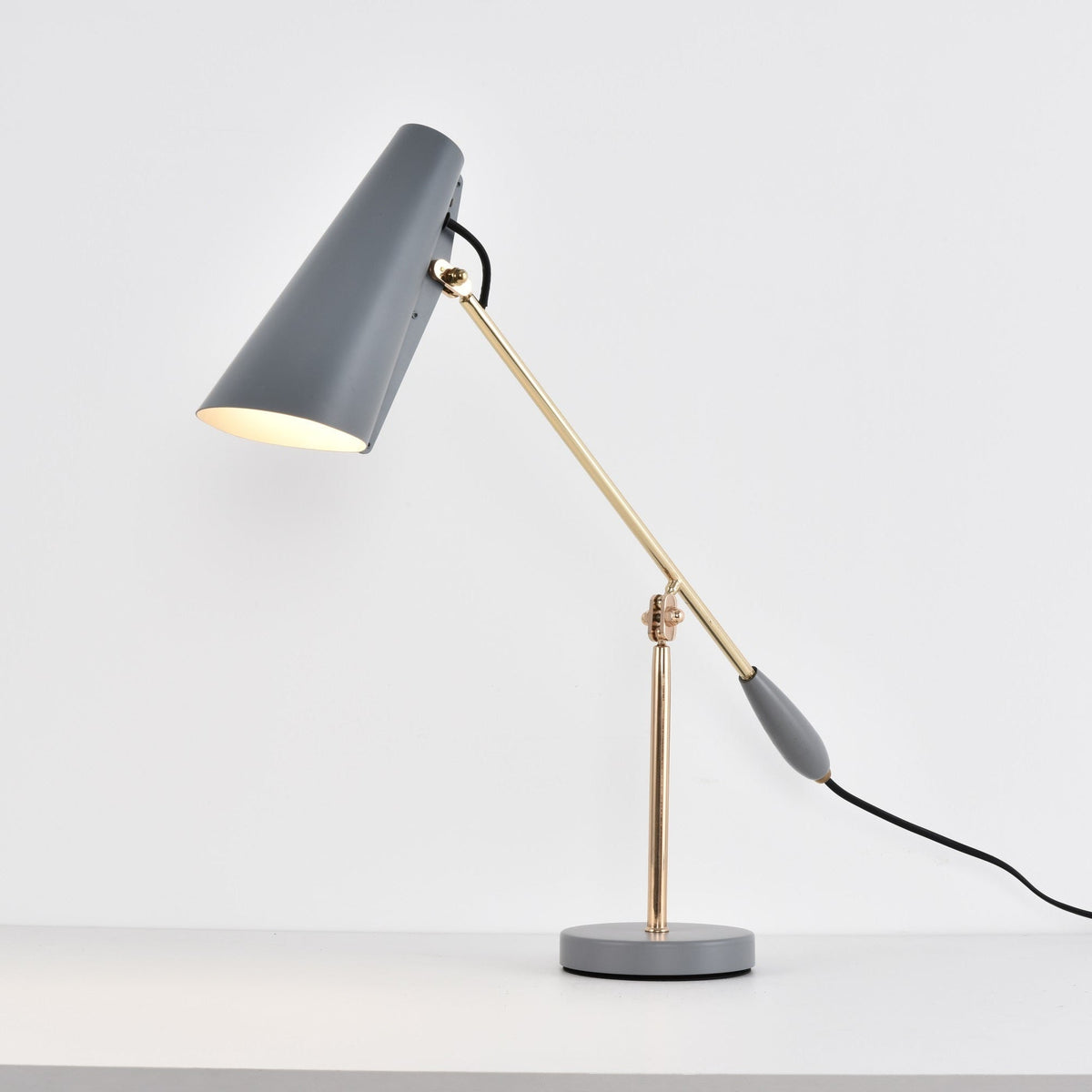 Orbix Steel Mid-Century-Tischlampe