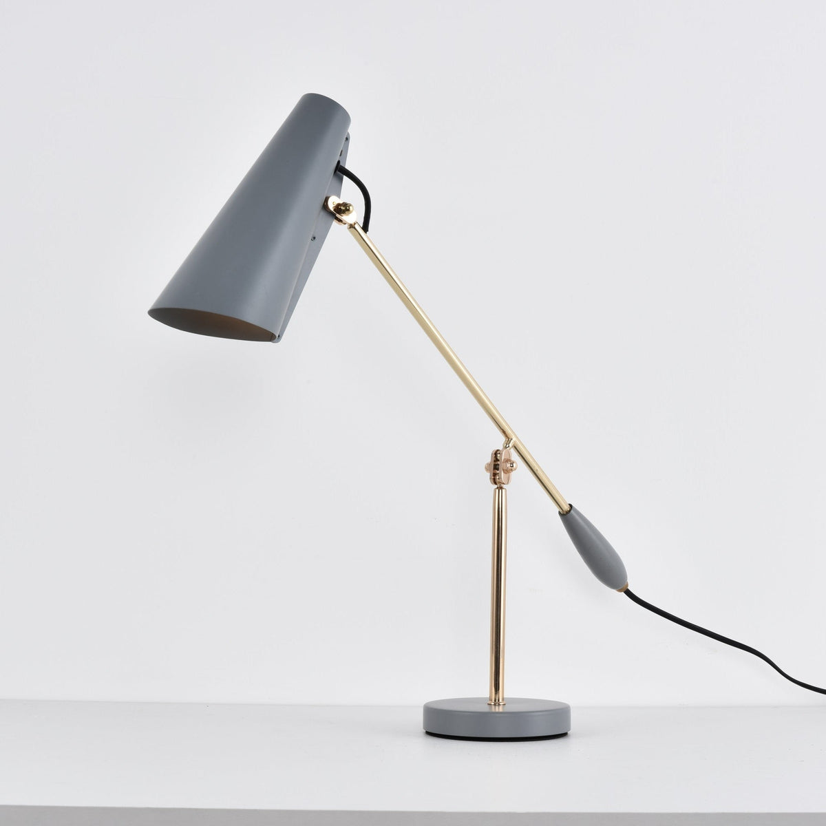 Orbix Steel Mid-Century-Tischlampe