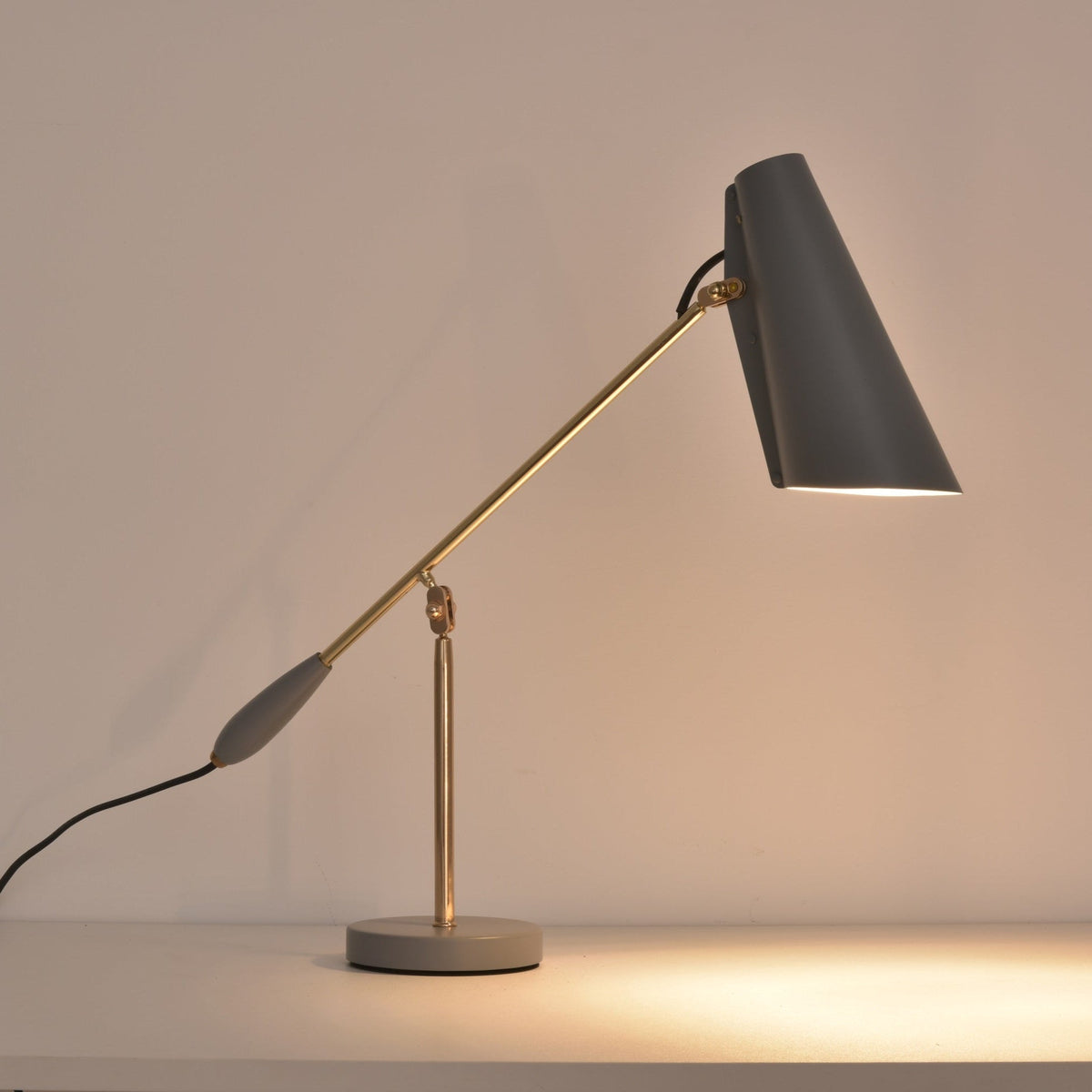 Orbix Steel Mid-Century-Tischlampe