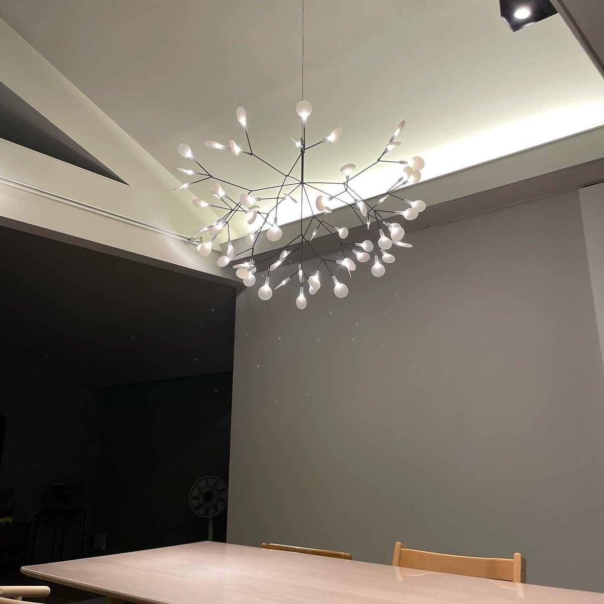 Kronleuchter Schwarze LED-Kronleuchte Firefly
