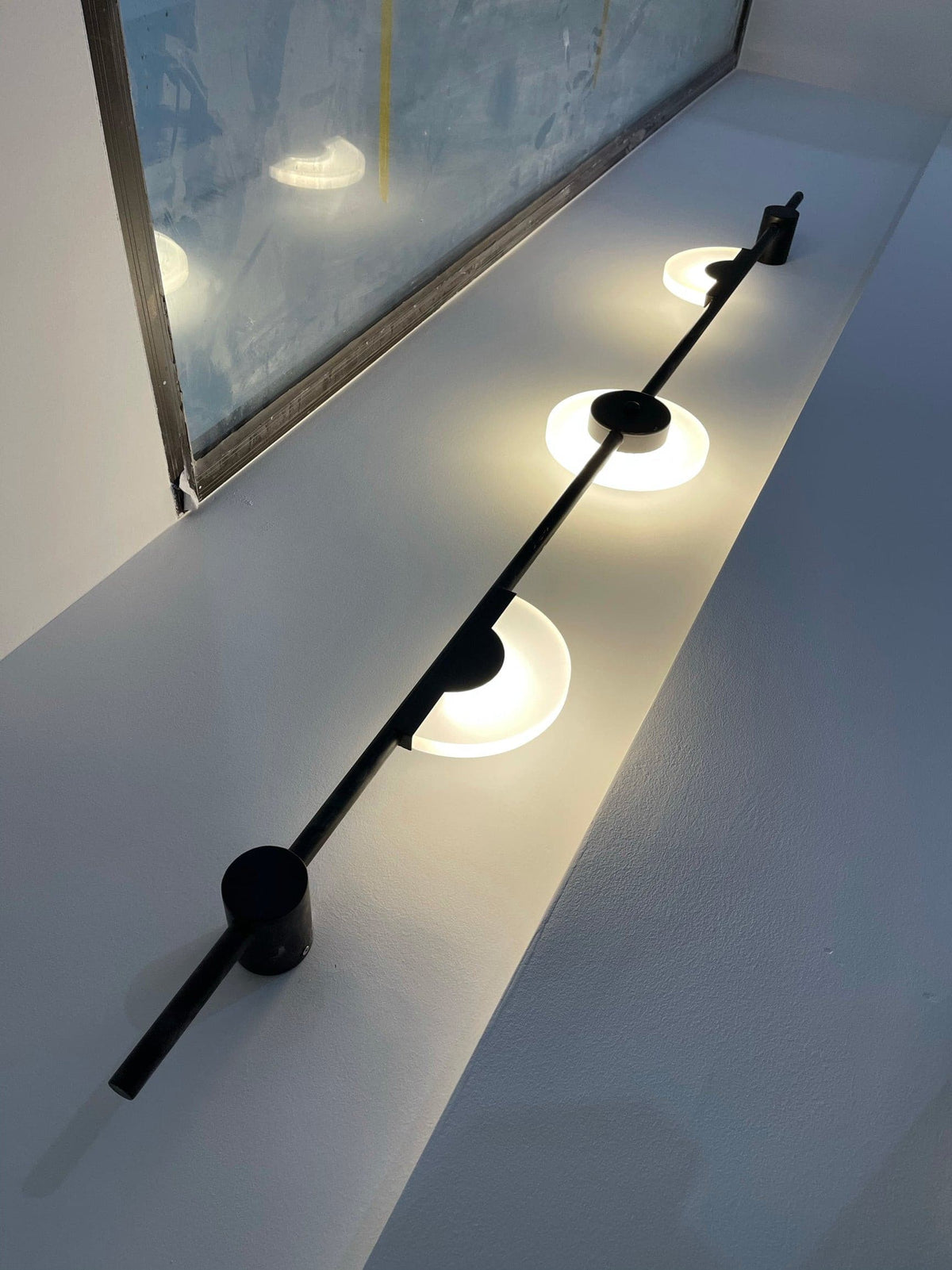 Slender Wandleuchte aus Alabaster im zeitgenössischen minimalistischen Stil