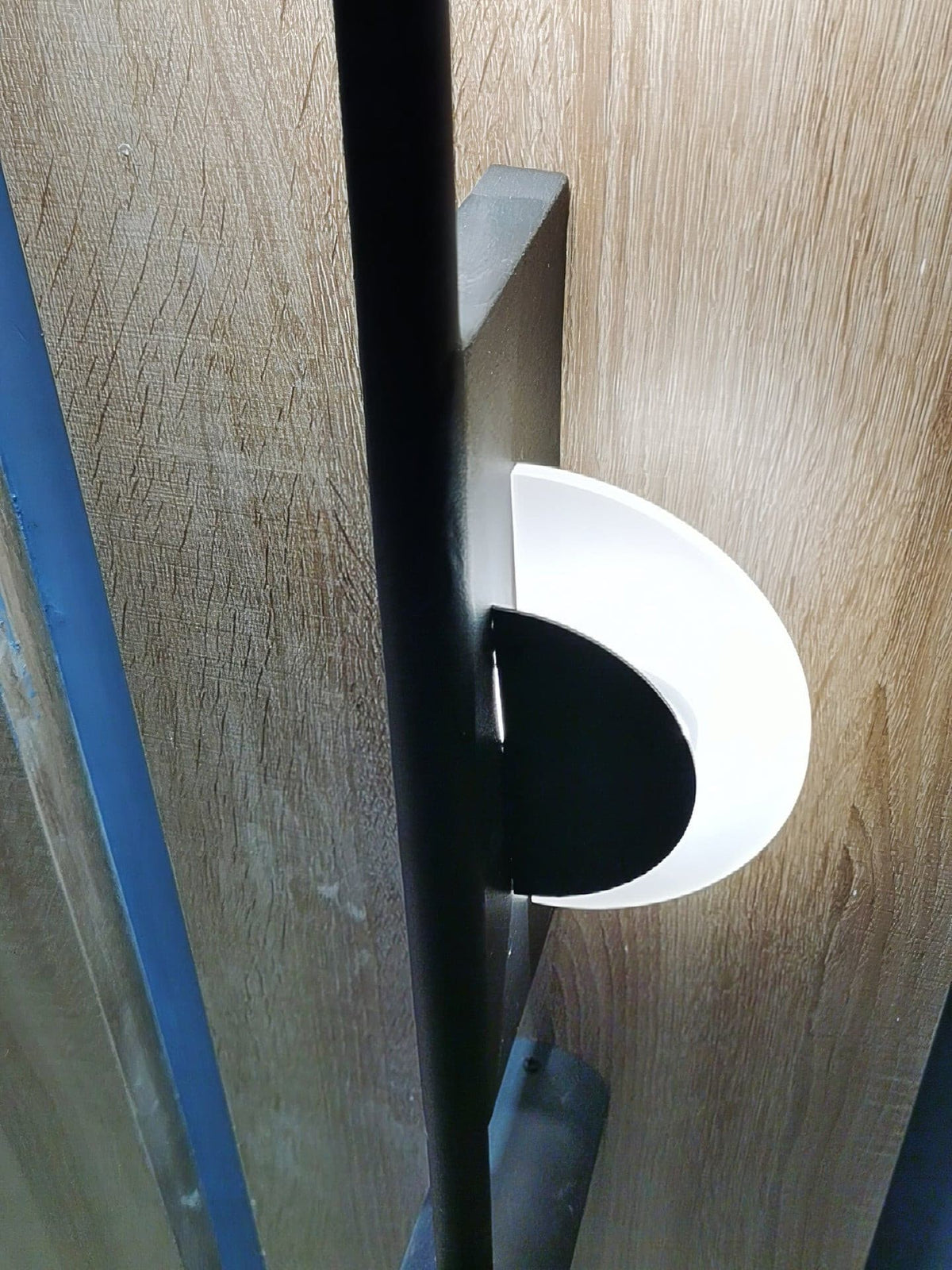 Slender Wandleuchte aus Alabaster im zeitgenössischen minimalistischen Stil