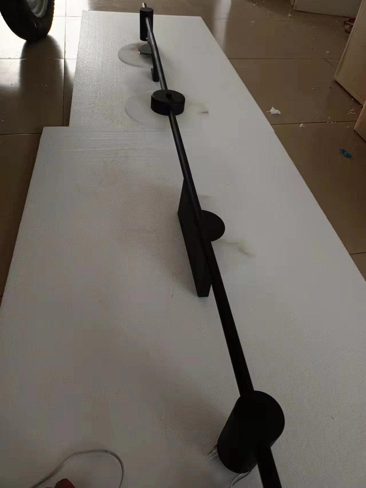 Slender Wandleuchte aus Alabaster im zeitgenössischen minimalistischen Stil
