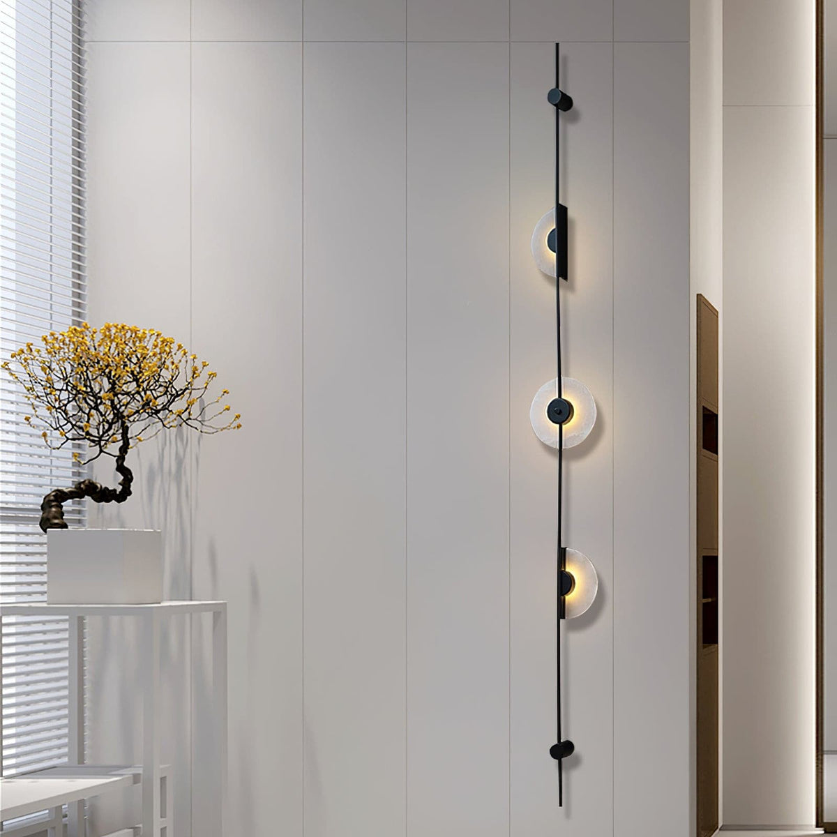 Slender Wandleuchte aus Alabaster im zeitgenössischen minimalistischen Stil