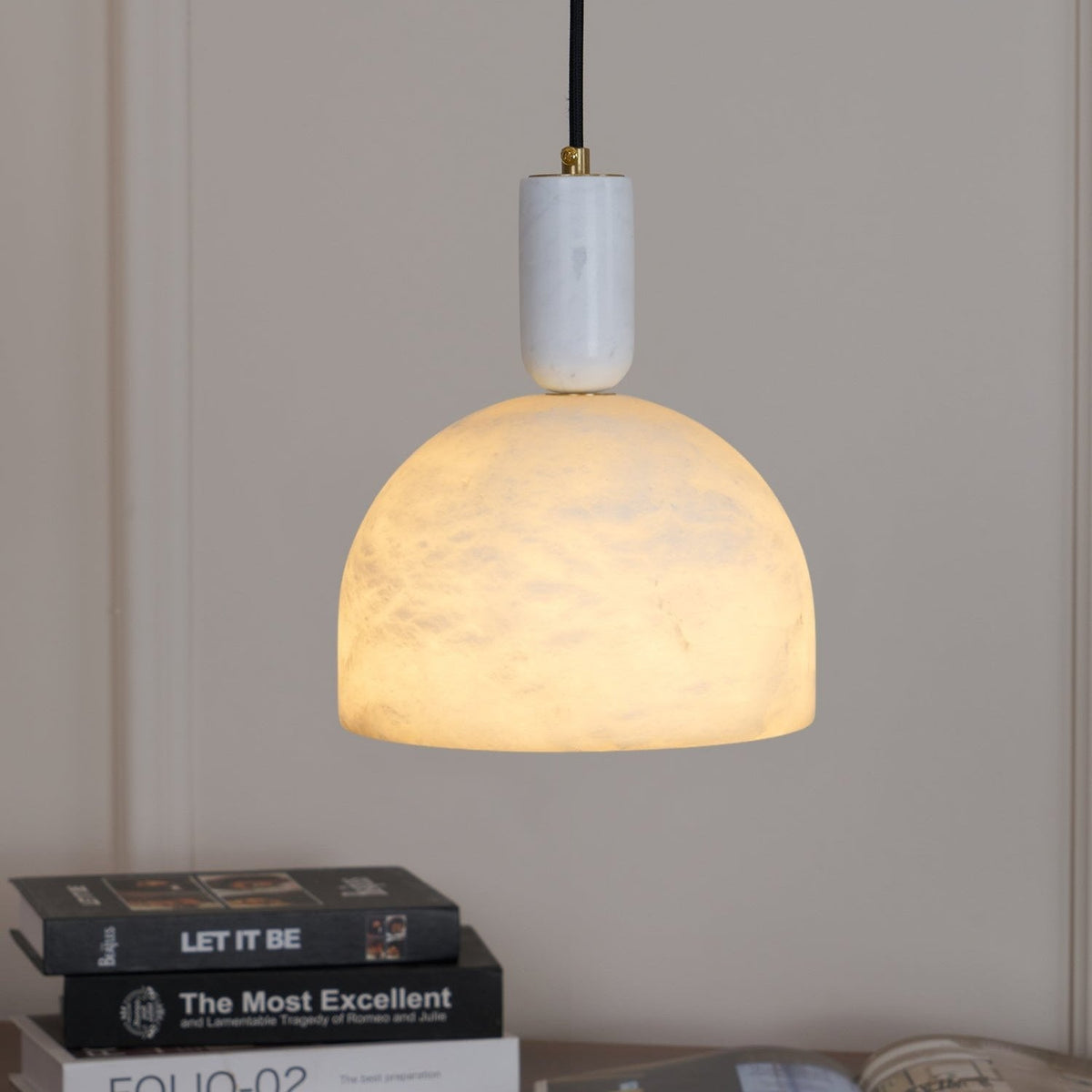 Leda Minimalistische Pendelleuchte aus Alabaster