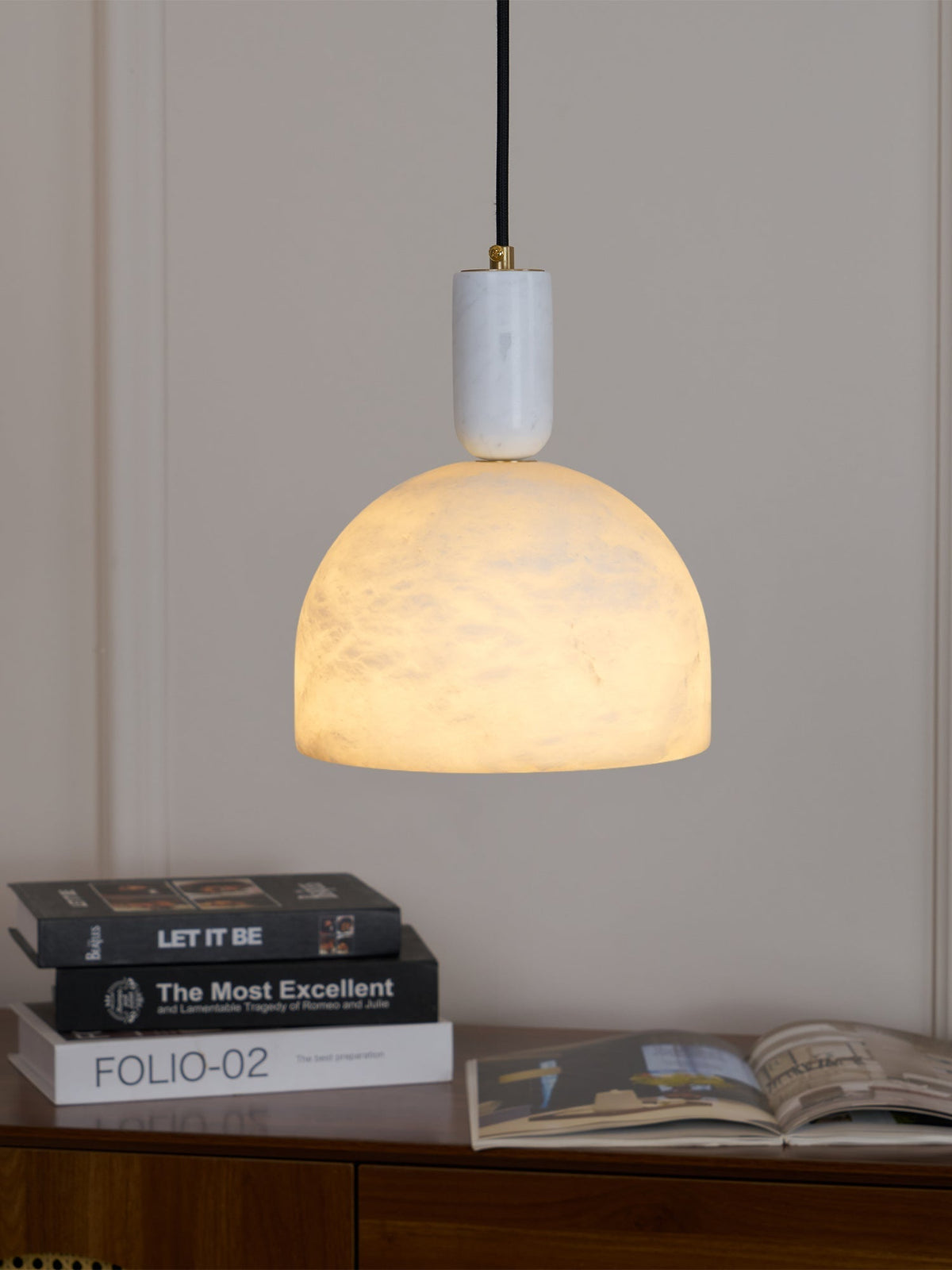 Leda Minimalistische Pendelleuchte aus Alabaster