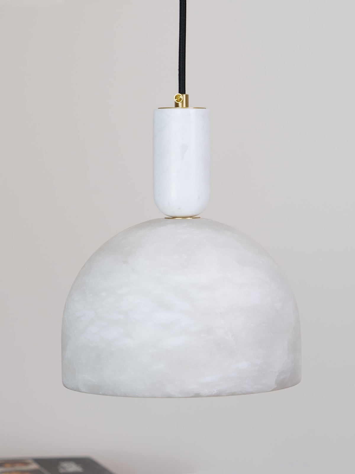 Leda Minimalistische Pendelleuchte aus Alabaster