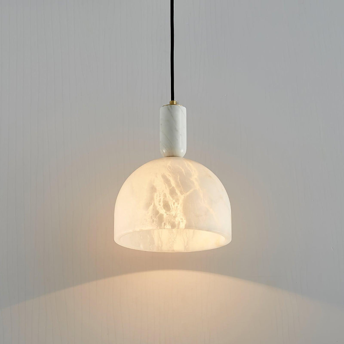 Leda Minimalistische Pendelleuchte aus Alabaster