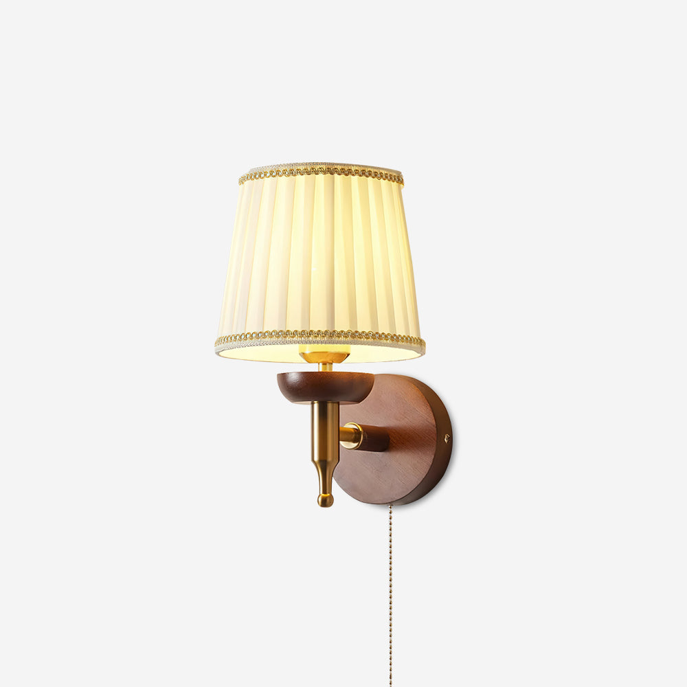 Blixen Wandleuchte Stoff Klassisch Gold Walnuss Schlafzimmer
