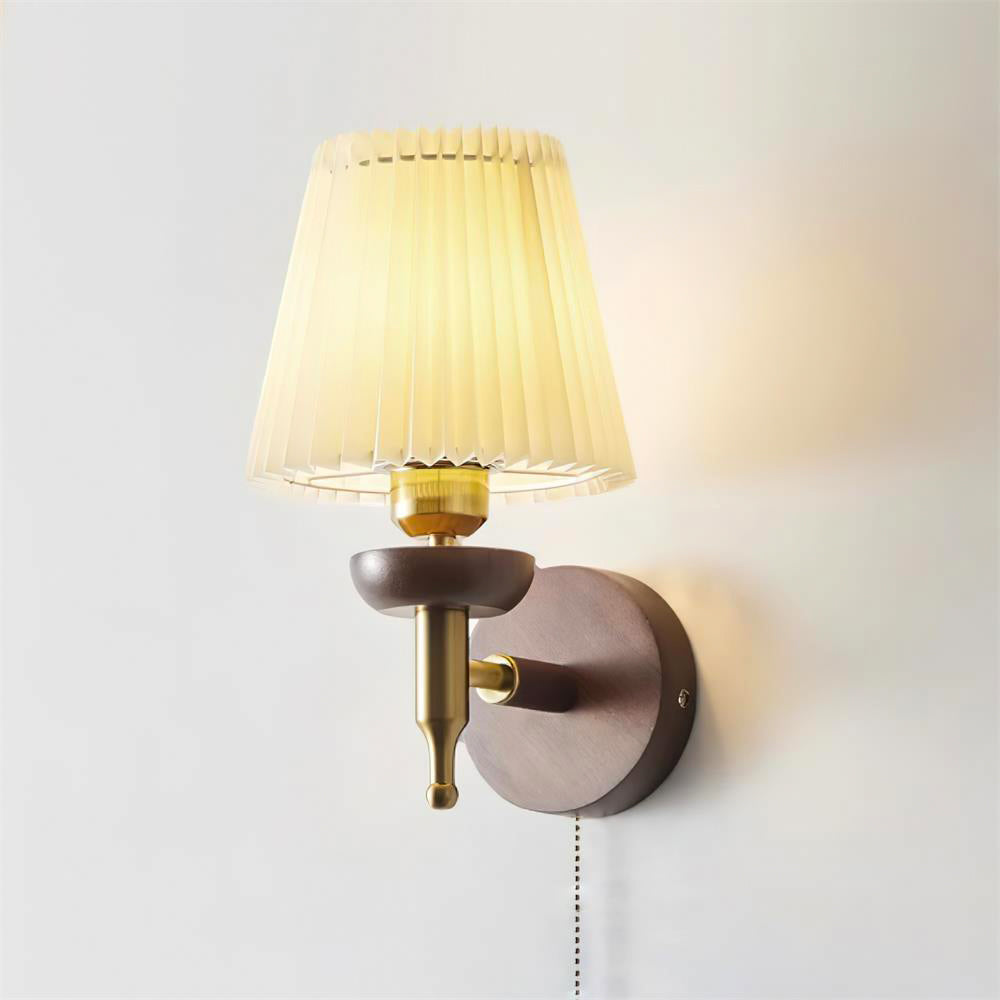 Blixen Wandleuchte Stoff Klassisch Gold Walnuss Schlafzimmer