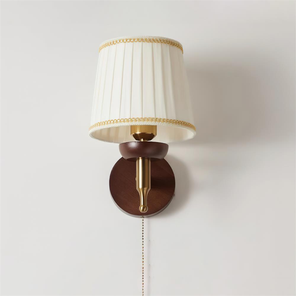 Blixen Wandleuchte Stoff Klassisch Gold Walnuss Schlafzimmer