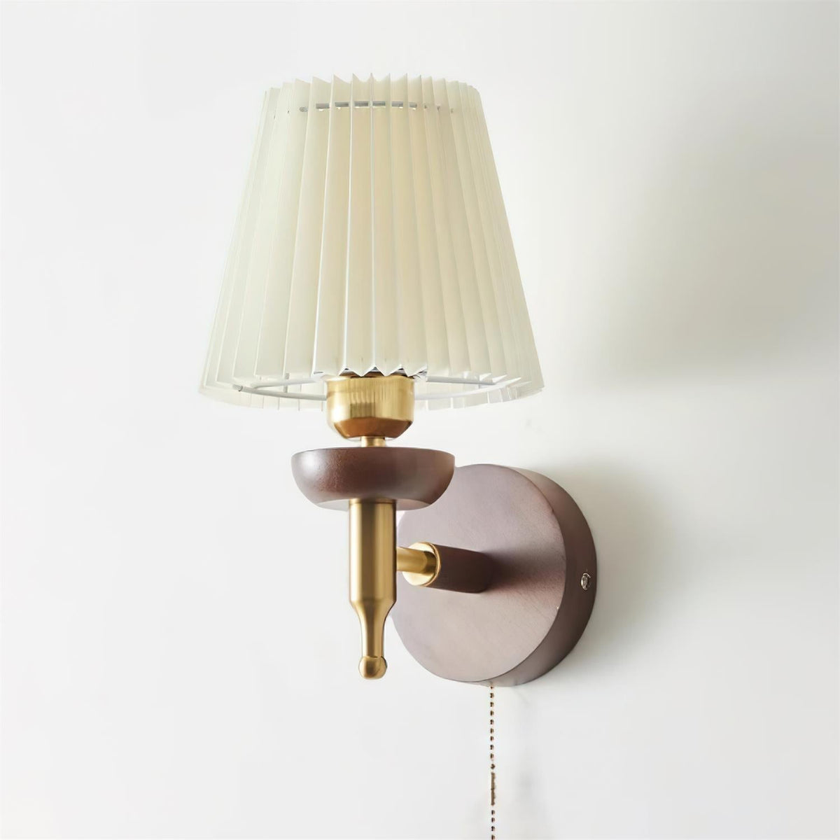 Blixen Wandleuchte Stoff Klassisch Gold Walnuss Schlafzimmer