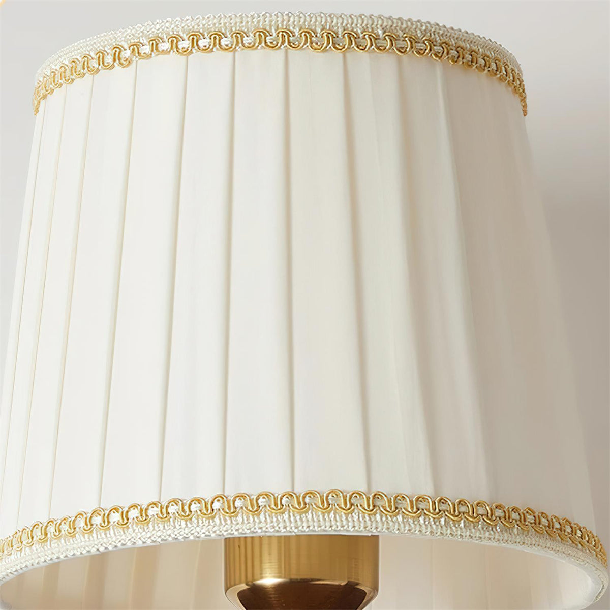 Blixen Wandleuchte Stoff Klassisch Gold Walnuss Schlafzimmer