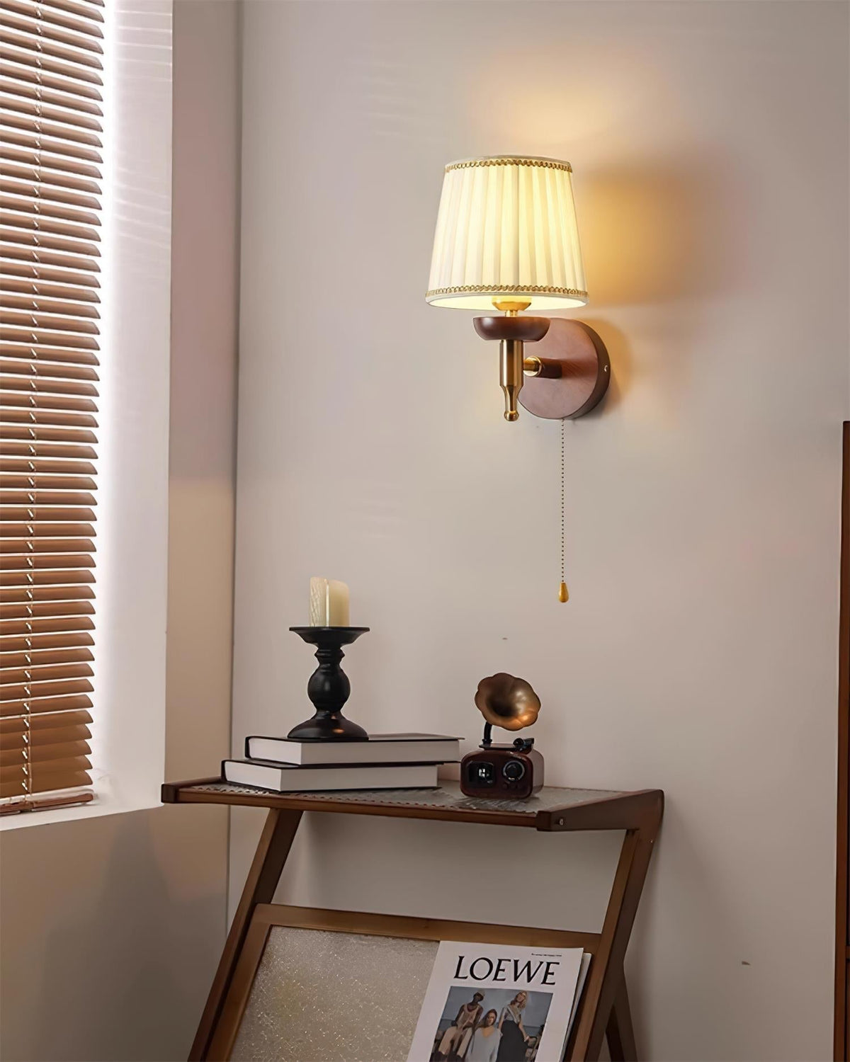 Blixen Wandleuchte Stoff Klassisch Gold Walnuss Schlafzimmer