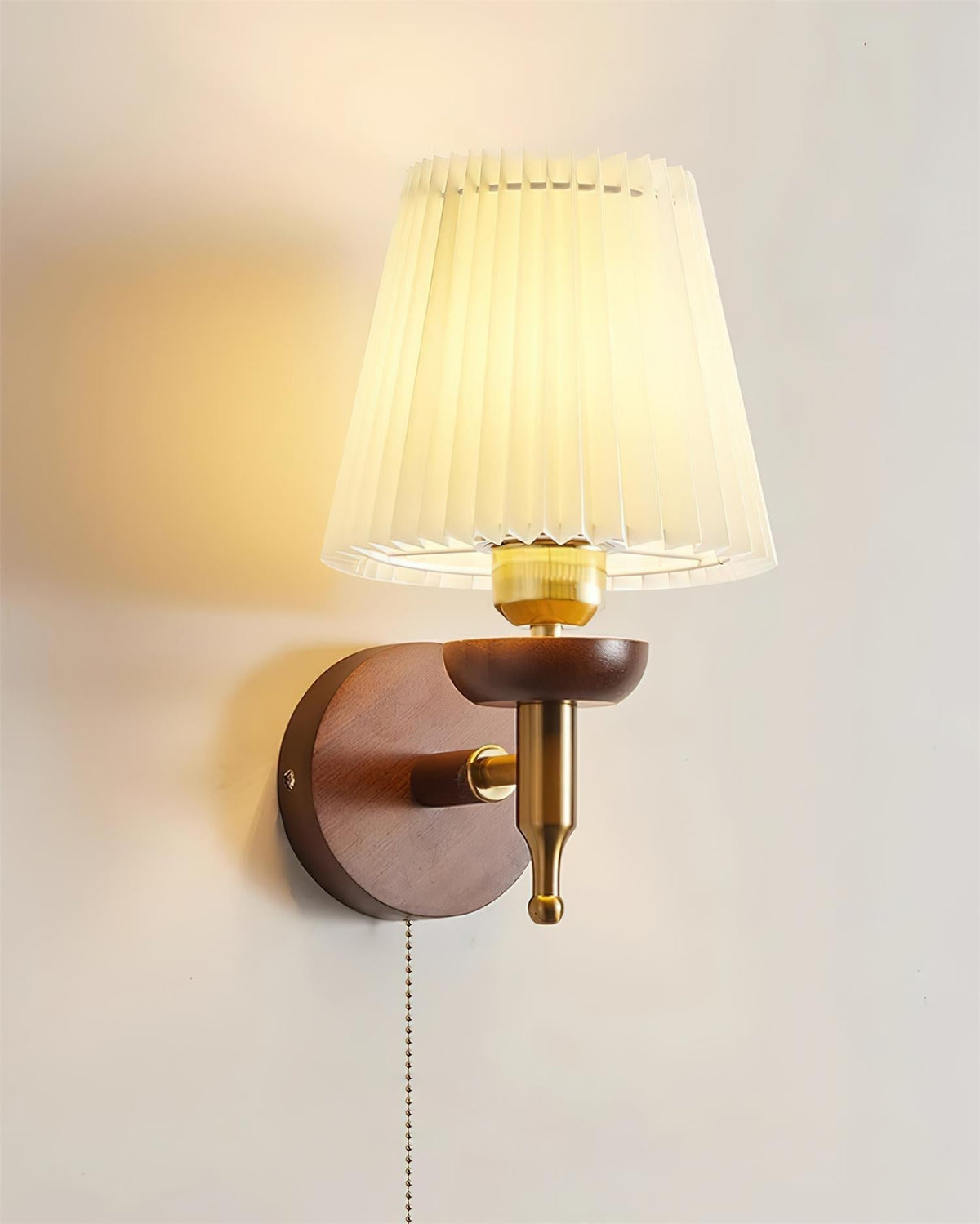 Blixen Wandleuchte Stoff Klassisch Gold Walnuss Schlafzimmer