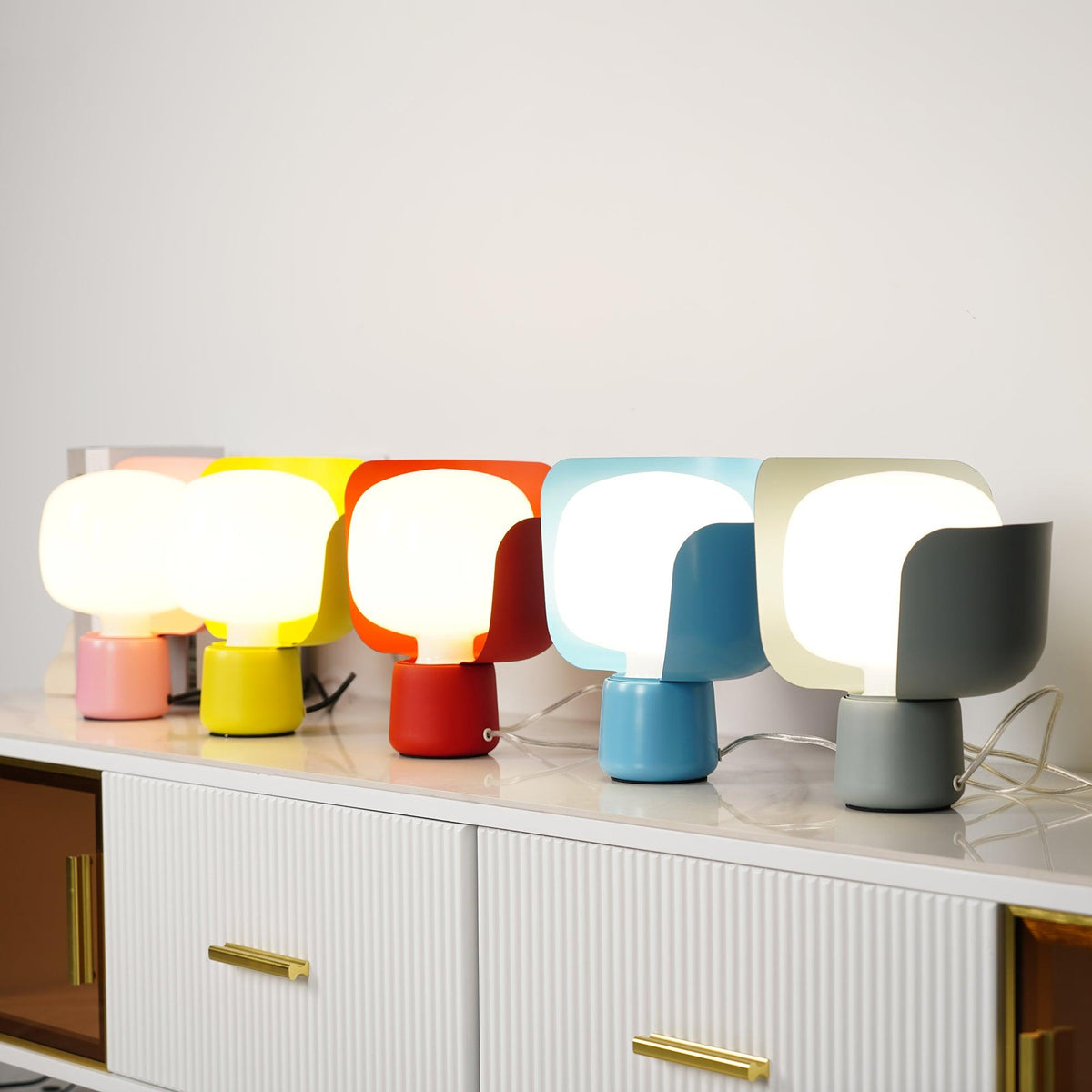 Zuri Kunststoff Minimalistische Tischleuchte