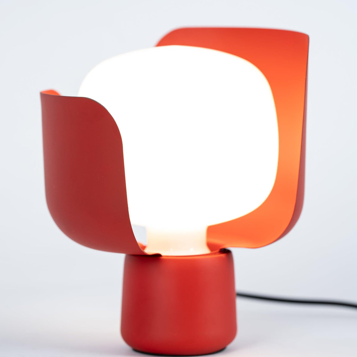 Zuri Kunststoff Minimalistische Tischleuchte