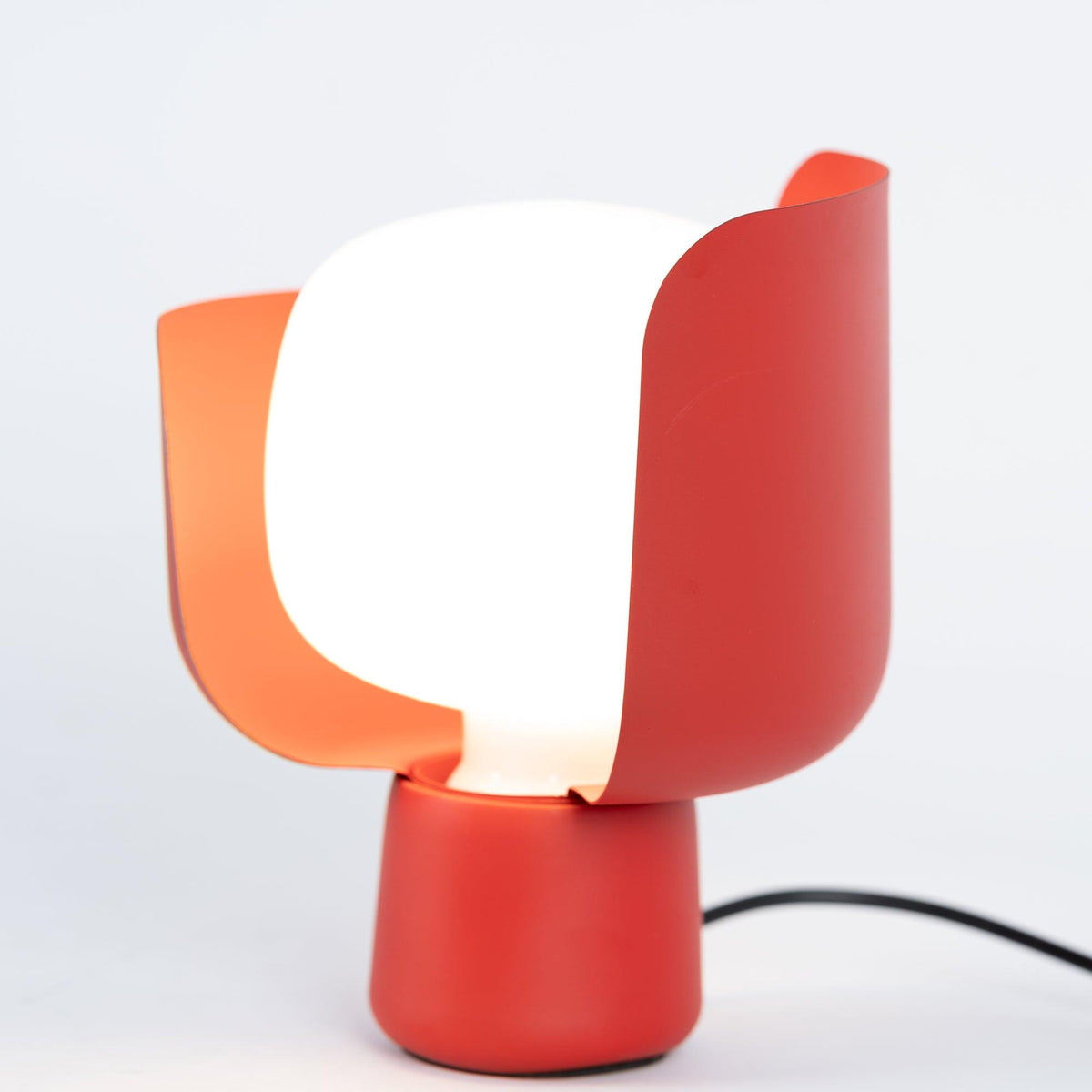 Zuri Kunststoff Minimalistische Tischleuchte