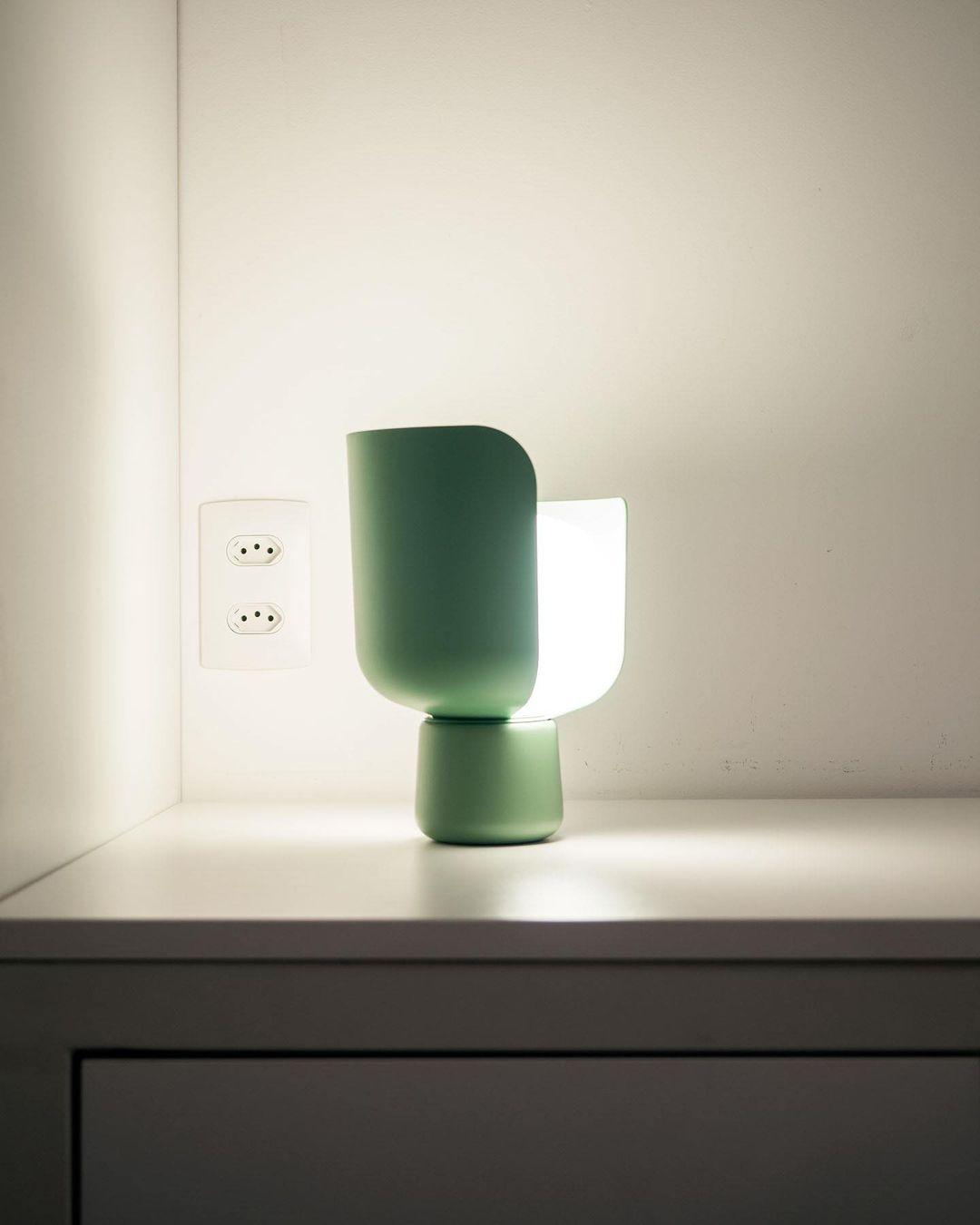 Zuri Kunststoff Minimalistische Tischleuchte