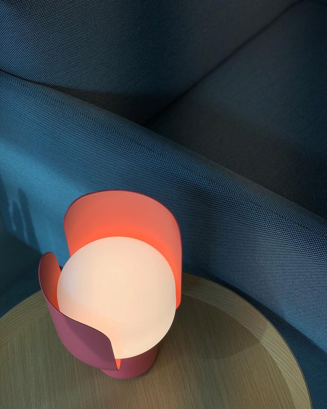 Zuri Kunststoff Minimalistische Tischleuchte