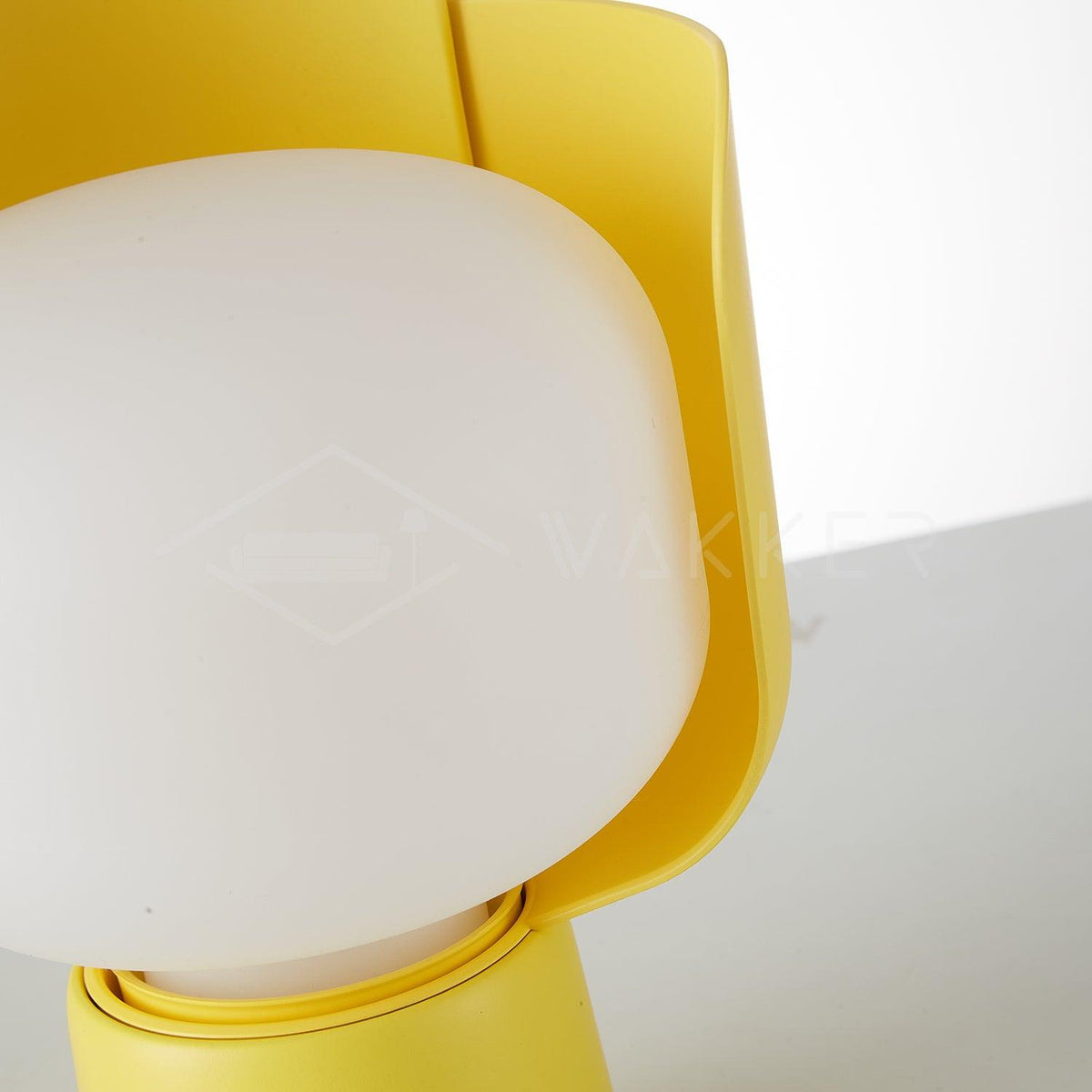 Zuri Kunststoff Minimalistische Tischleuchte