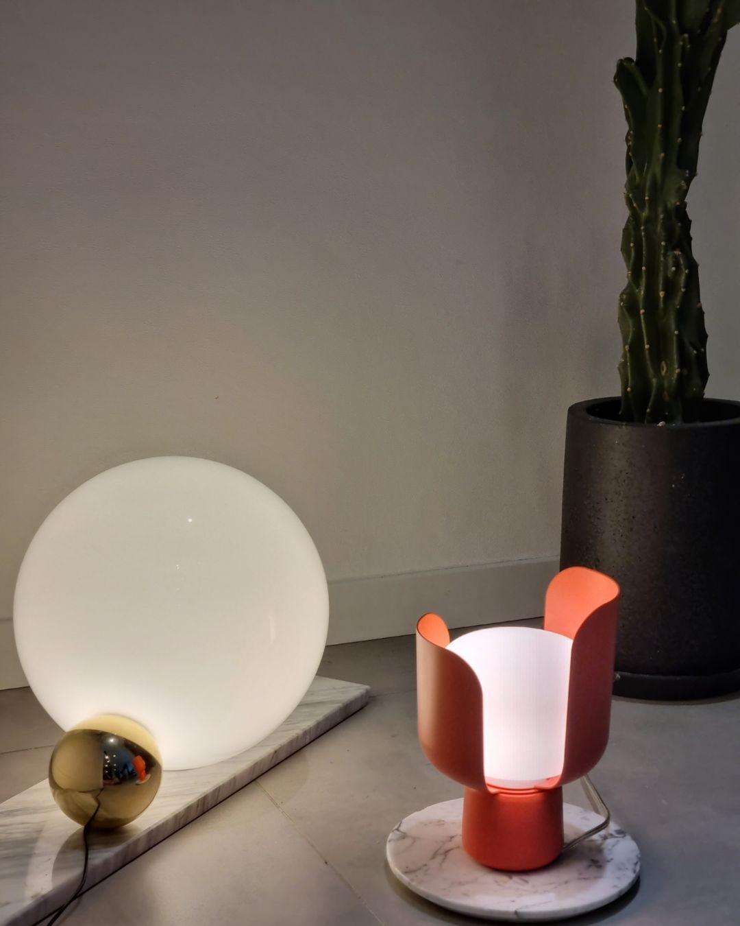Zuri Kunststoff Minimalistische Tischleuchte