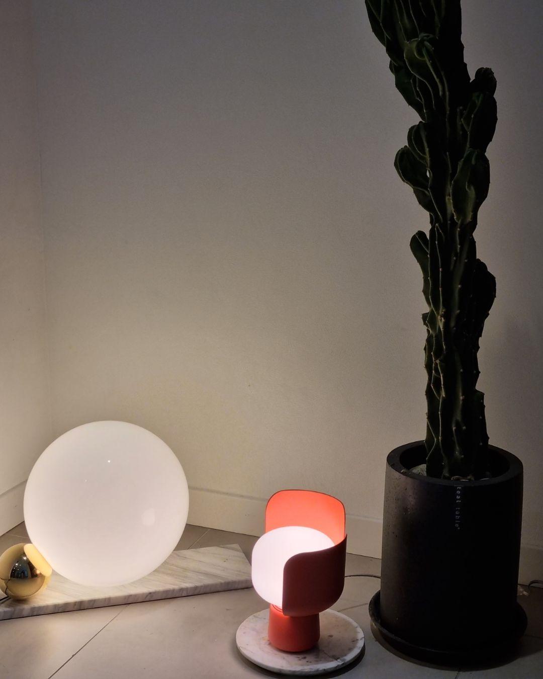 Zuri Kunststoff Minimalistische Tischleuchte