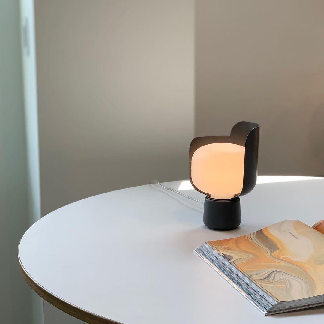 Zuri Kunststoff Minimalistische Tischleuchte