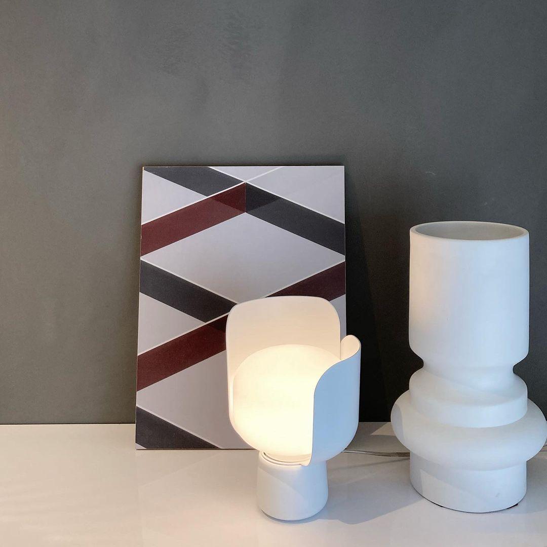 Zuri Kunststoff Minimalistische Tischleuchte