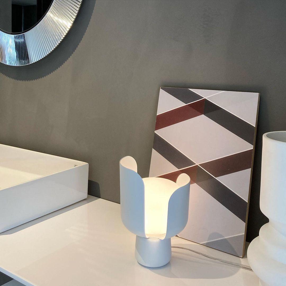 Zuri Kunststoff Minimalistische Tischleuchte