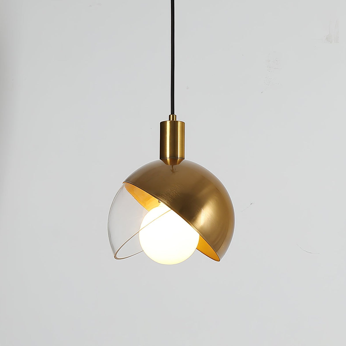 Noveny Pendelleuchte aus Messing mit Glas in Halbkugel-Form, Kugelform, Mid-Century-Stil