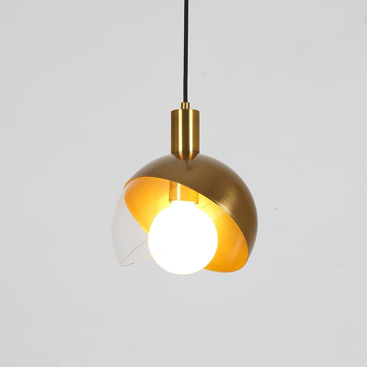 Noveny Pendelleuchte aus Messing mit Glas in Halbkugel-Form, Kugelform, Mid-Century-Stil