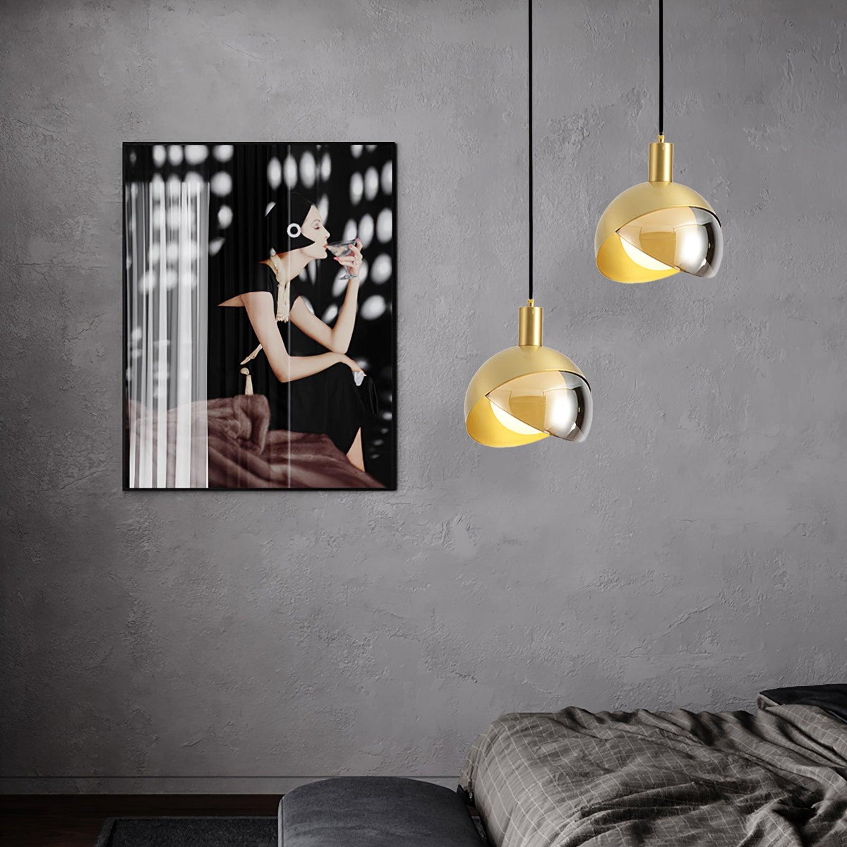 Noveny Pendelleuchte aus Messing mit Glas in Halbkugel-Form, Kugelform, Mid-Century-Stil