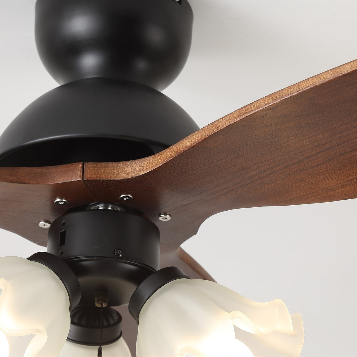Novrik Deckenventilator mit Beleuchtung